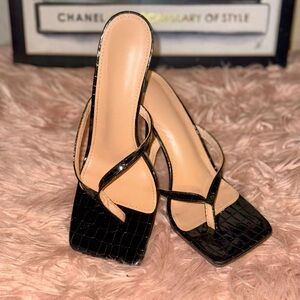 STUNNING Black Croc Square Toe Thong Mules – Size 40 (8.5/9)